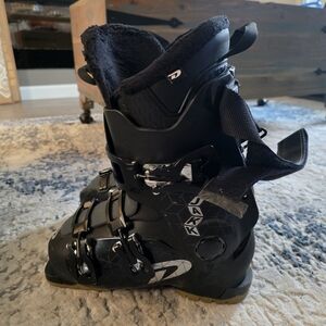 USED DALBELLO JAKK FREESTYLE SKI BOOTS. Size 24/24.5. Last 103mm